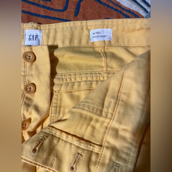 GAP Utility shorts - size 16 Tall- yellow - Picture 3 of 3